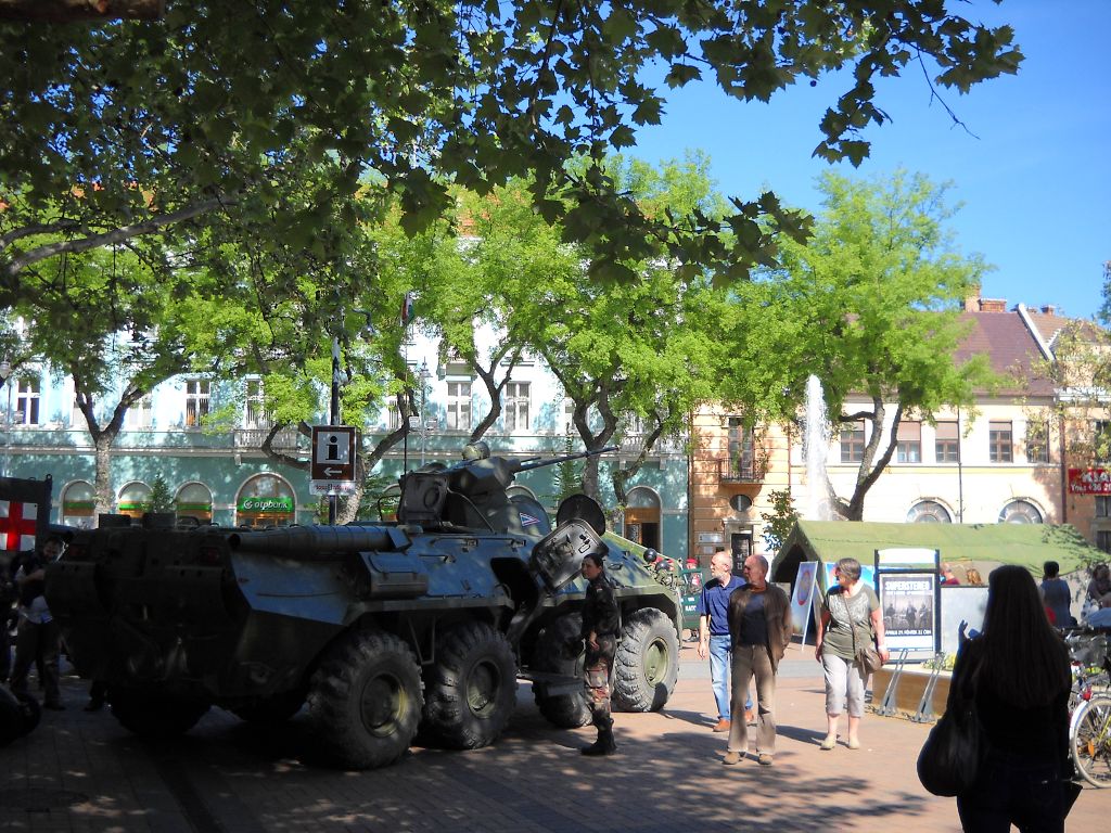 Bkscsaba,
          főtr, BTR-80 1.