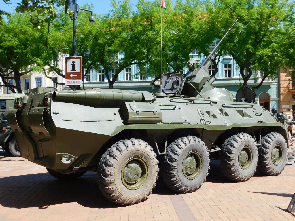 Bkscsaba,
          főtr, BTR-80 2.