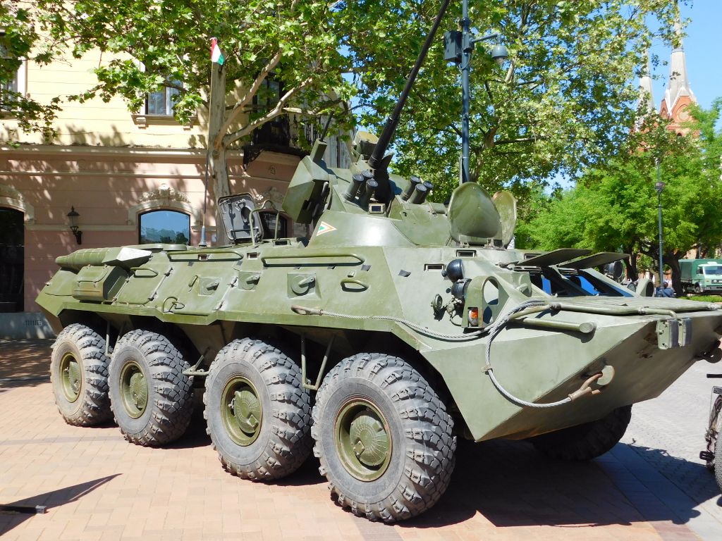 Bkscsaba,
          főtr, BTR-80 3.